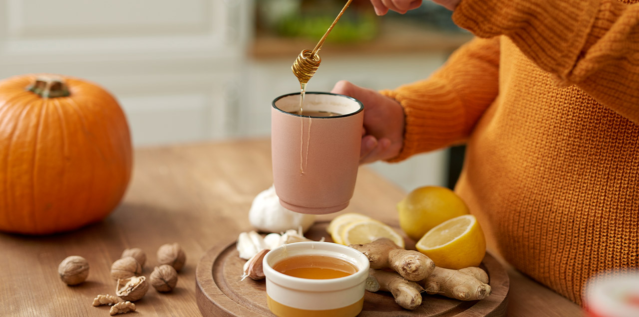 10 Incredible Benefits of Warm Water and Honey